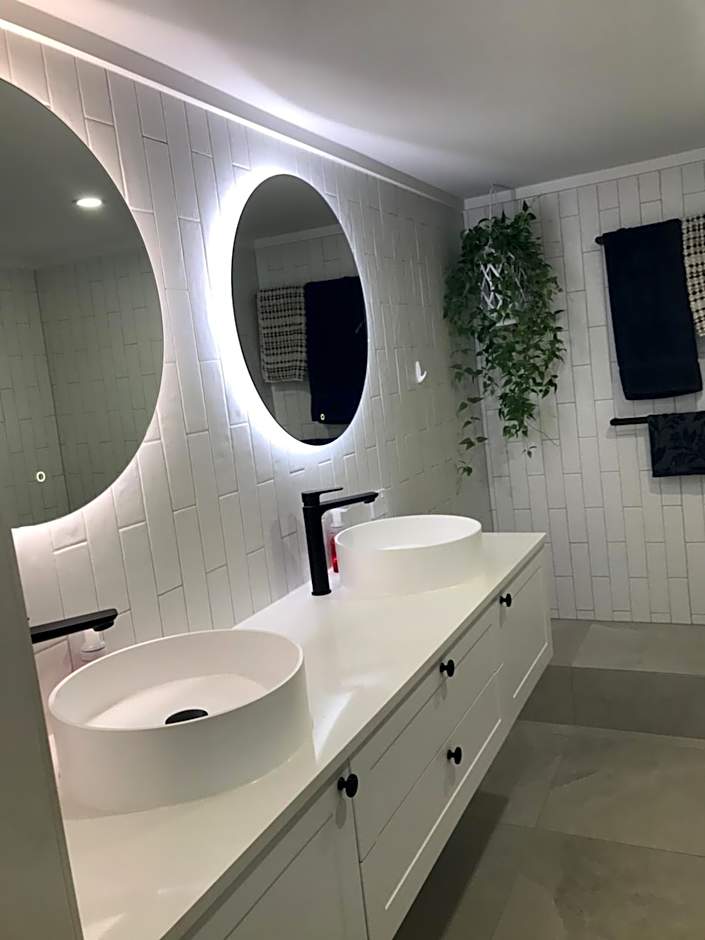 Golden Sands on the Beach - Absolute Beachfront Apartments