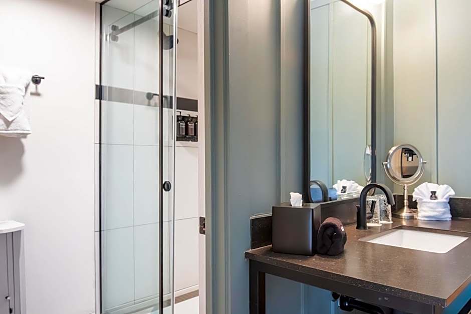 Historic Rocky Waters Inn, A Small Luxury Hotel