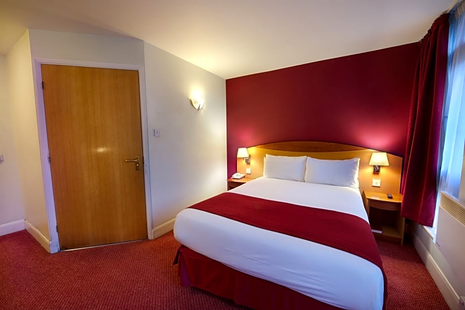 Waterloo Hub Hotel & Suites, London. Rates from GBP80.
