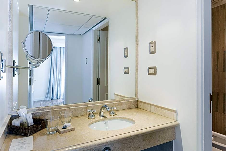 Loi Suites Recoleta Hotel