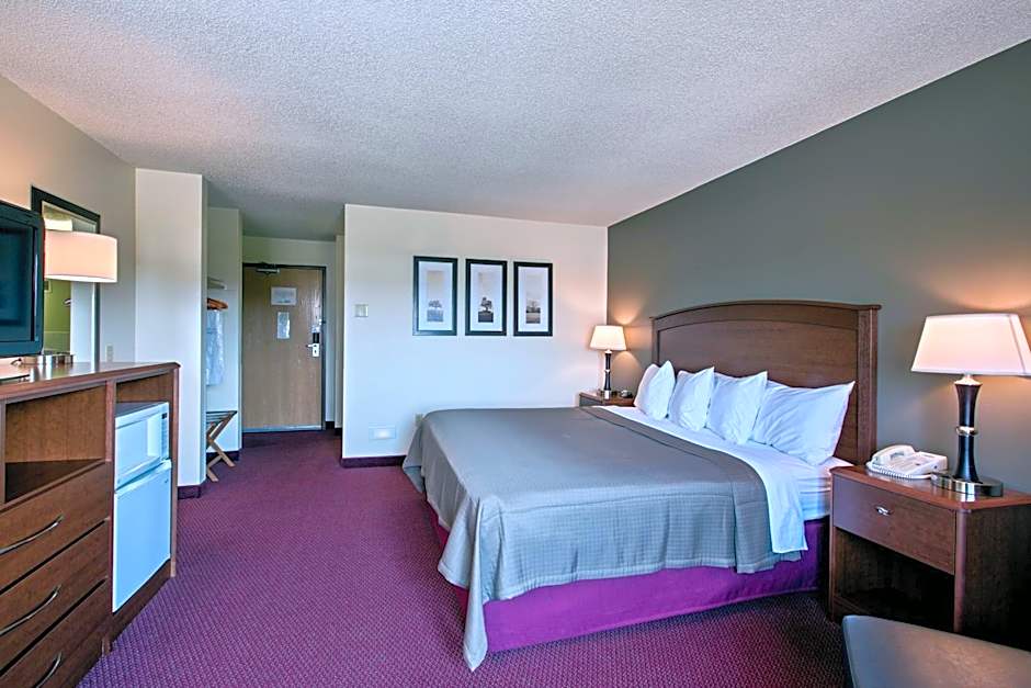 AmericInn by Wyndham Iowa Falls