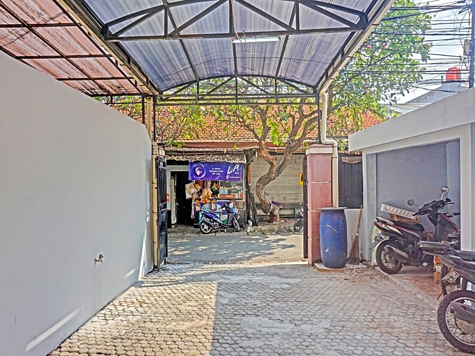 Super OYO 91535 J&b Rooms Tomang