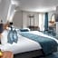 Boutique Hotel First City