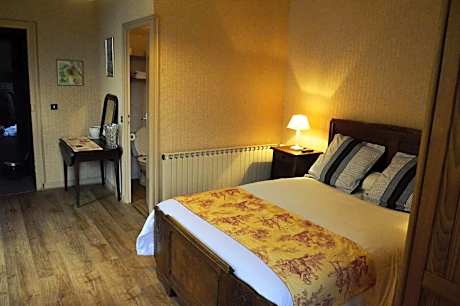 Deluxe Double Room with Shower