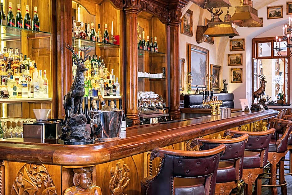 Iron Gate Hotel & Suites