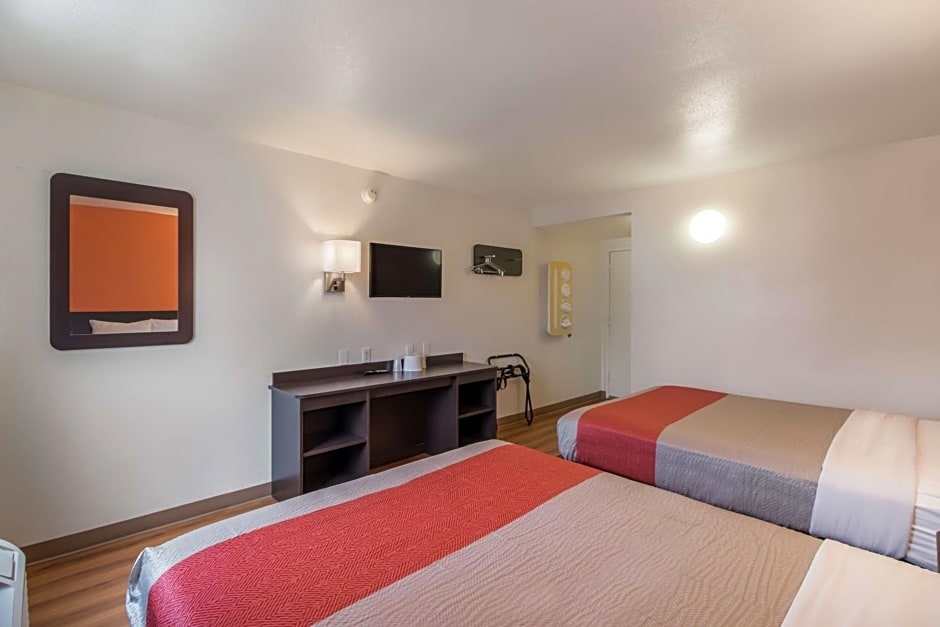 Motel 6-Fargo, ND - West Acres - North Fargo