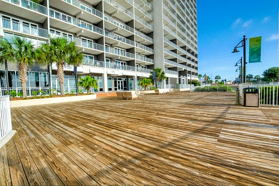 Laketown Wharf 1035 By Aneliya
