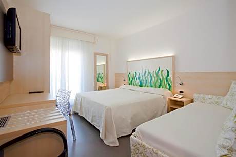 Triple Room with Sea View