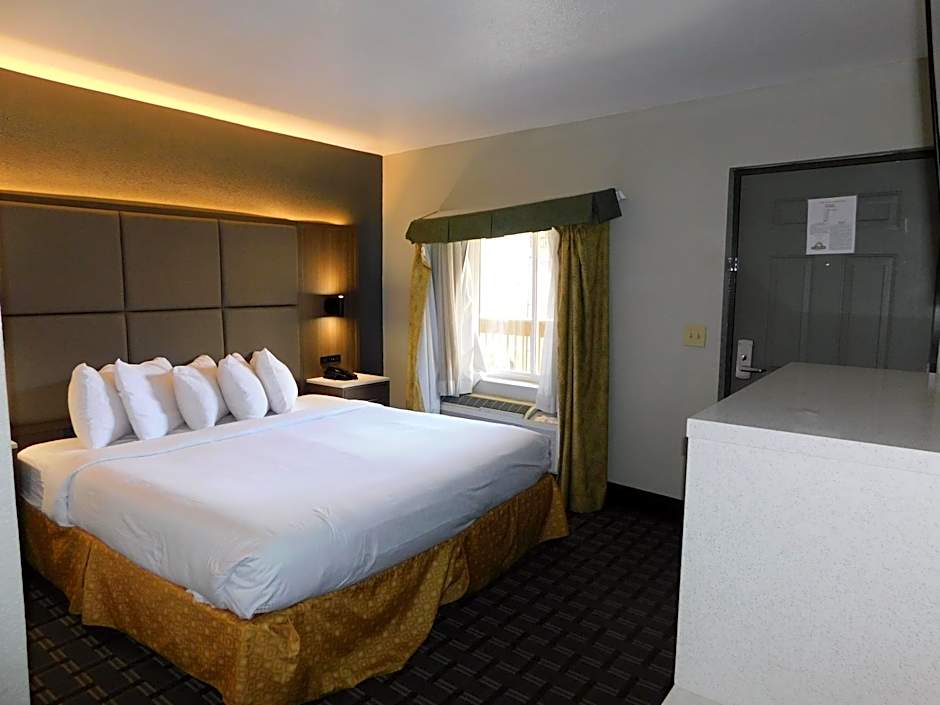 Days Inn & Suites by Wyndham Downtown Gatlinburg Parkway