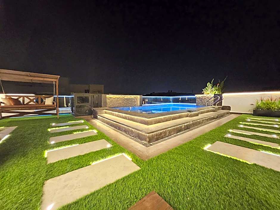 New Cairo's Poolside Oasis