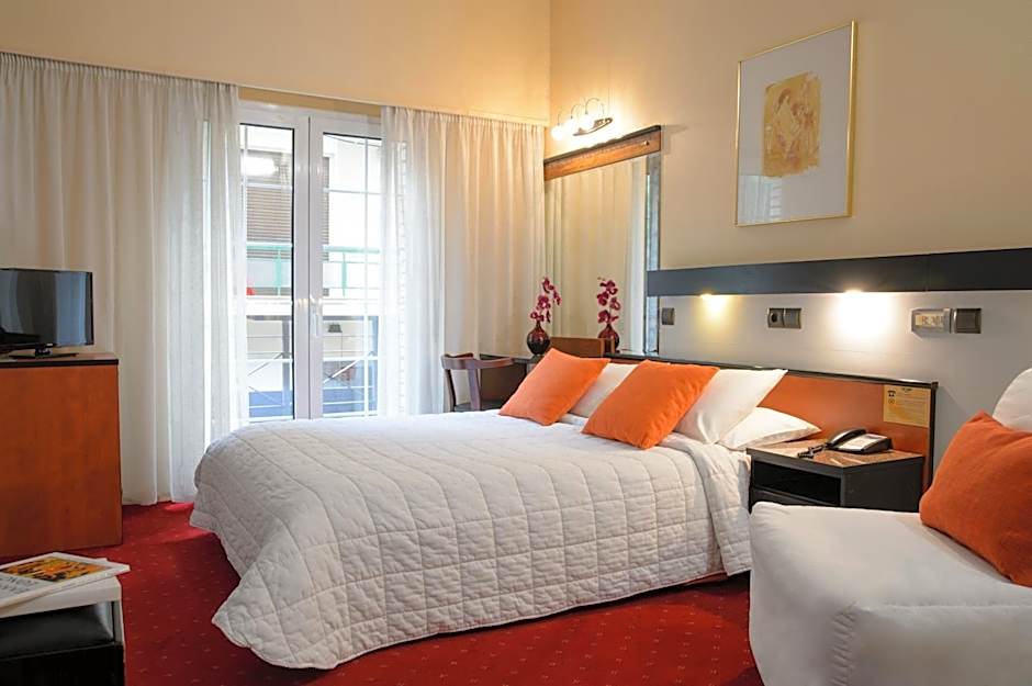 Photo 1 of 41 of Victory Inn Hotel