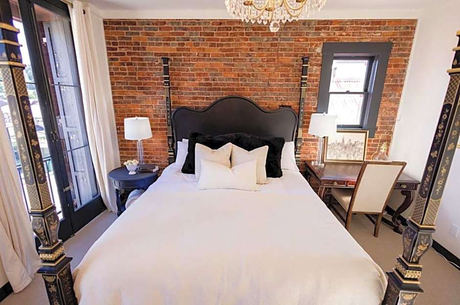 Speakeasy King Suite (Rm1)