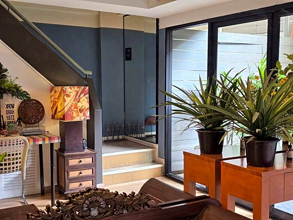 Somewhere to Escape - Hometel