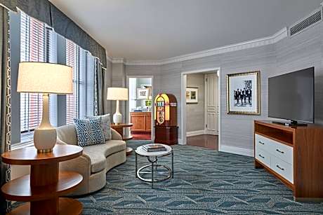 Beatles Suite, 1 Bedroom Suite, 1 King, City view
