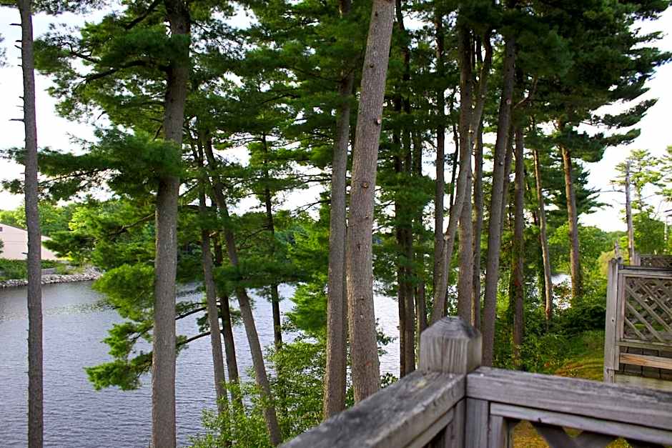 Milford Motel On the River