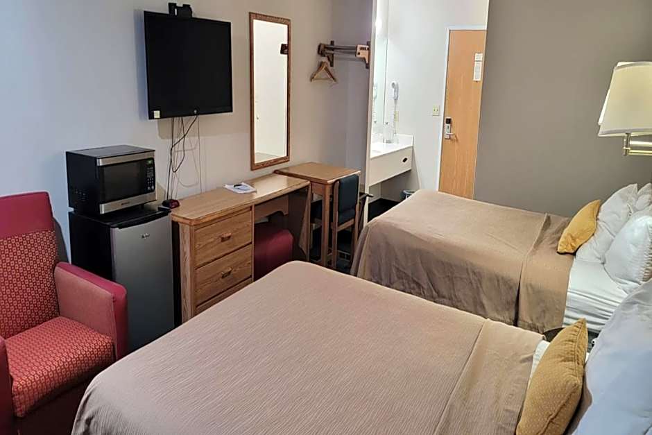 HomeTown Inn By OYO Texhoma, OK