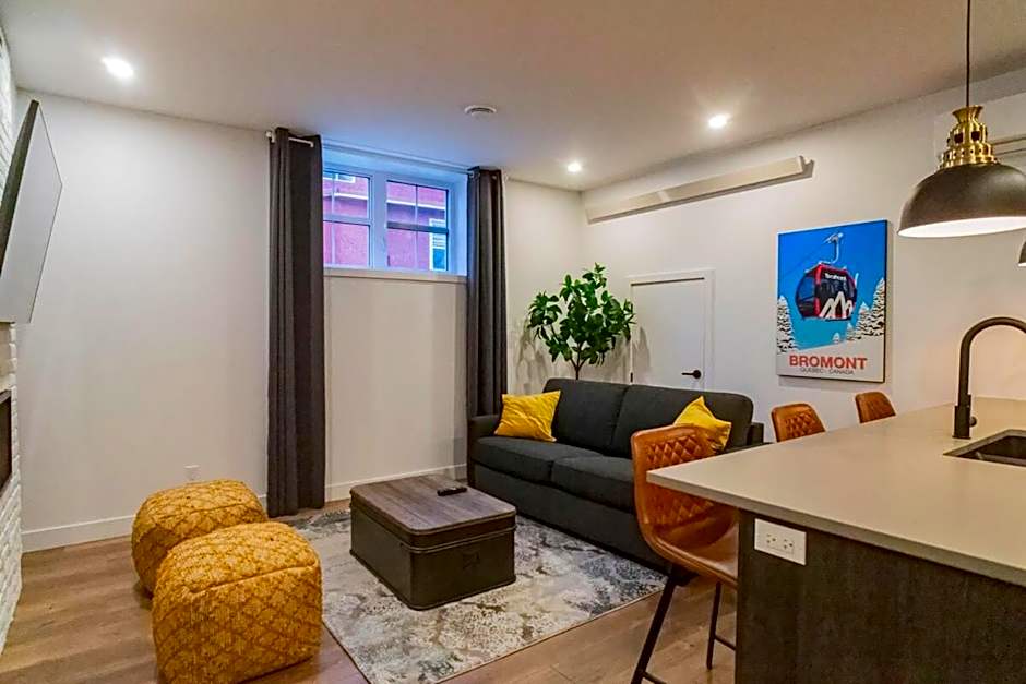 883 suite 102 Bromont Vieux Village 2cac , foyer