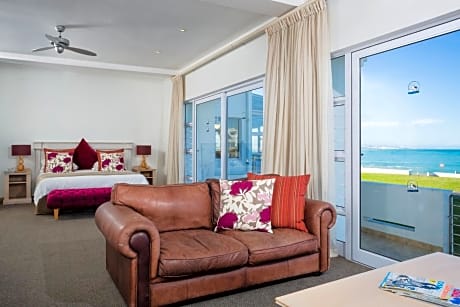 Deluxe Double Room with Patio and Sea View