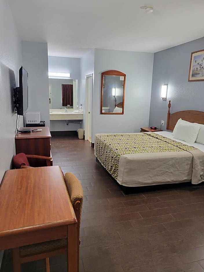 Scottish Inn & Suites