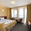 Avenue Hotel