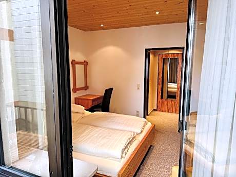 Doppelzimmer-Budget-Ensuite Dusche-Balkon