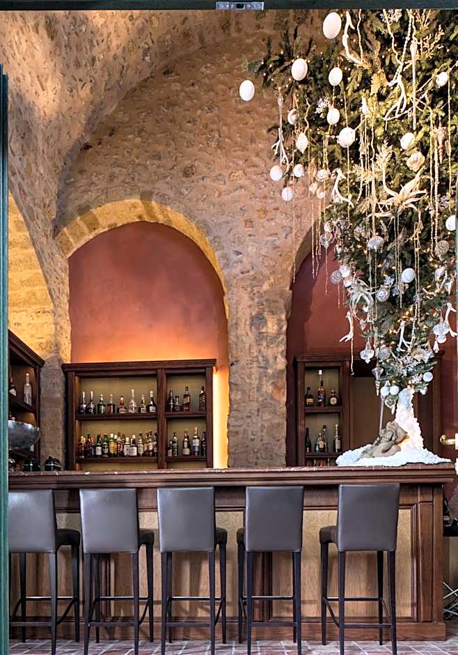 Moni Emvasis Luxury Suites