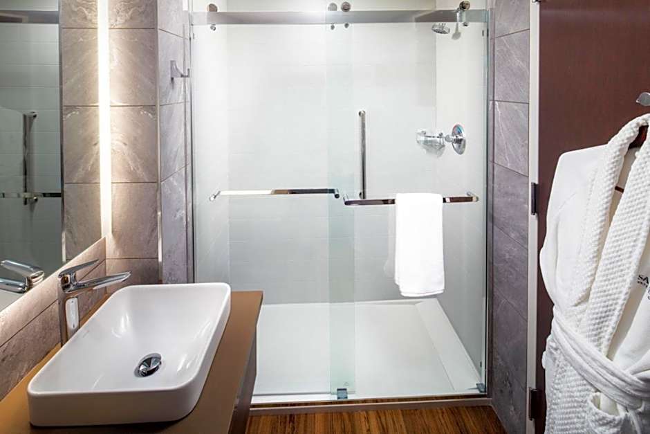 voco Saranac Lake NY - Waterfront by IHG