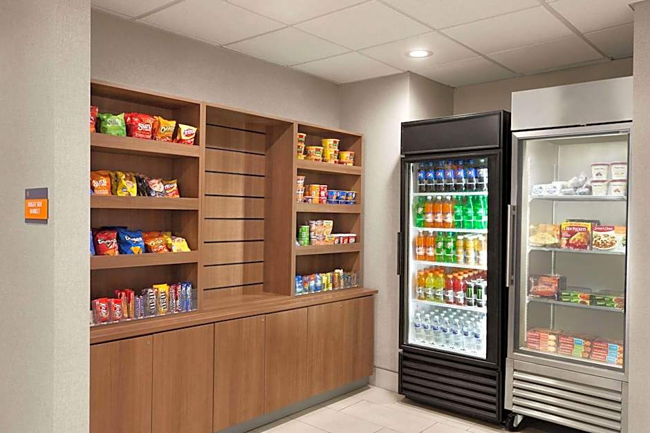 La Quinta Inn & Suites by Wyndham Lackawanna - Buffalo