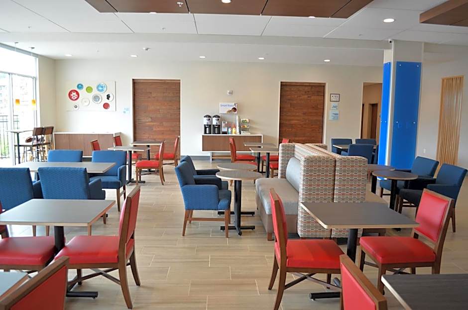 Holiday Inn Express & Suites Charlotte NE - University Area By IHG