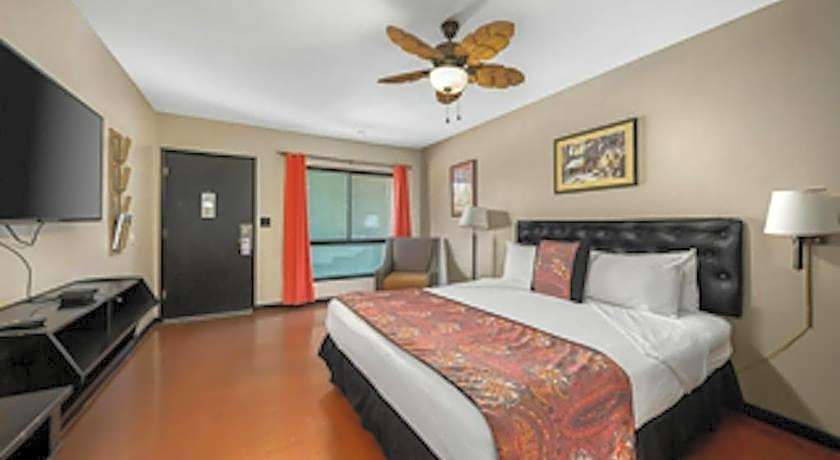 Caliente Tropics Hotel