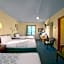 Love Hotels Silver Street by OYO at Hurley WI