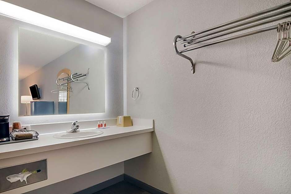 Econo Lodge Branson Theater District