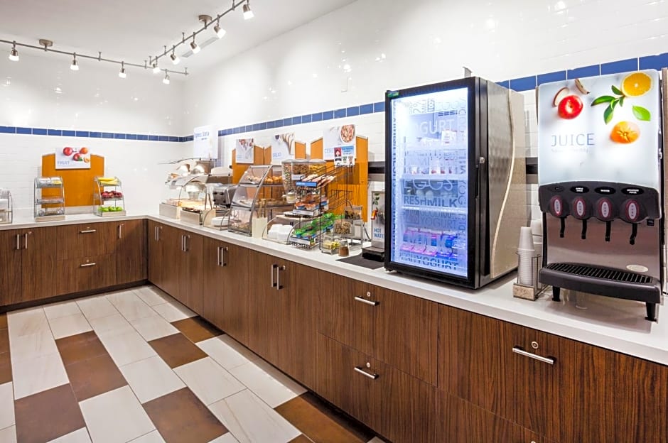 Holiday Inn Express Hotel & Suites Dickinson By IHG