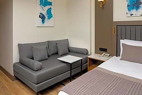 SUPERIOR QUAD STANDARD ROOM