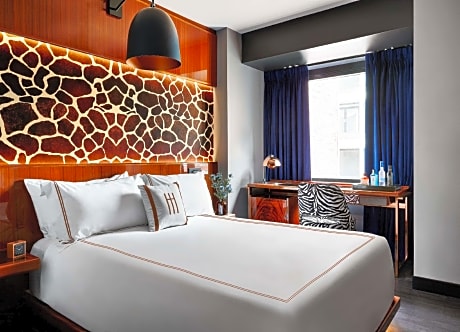 Deluxe Queen Accessible