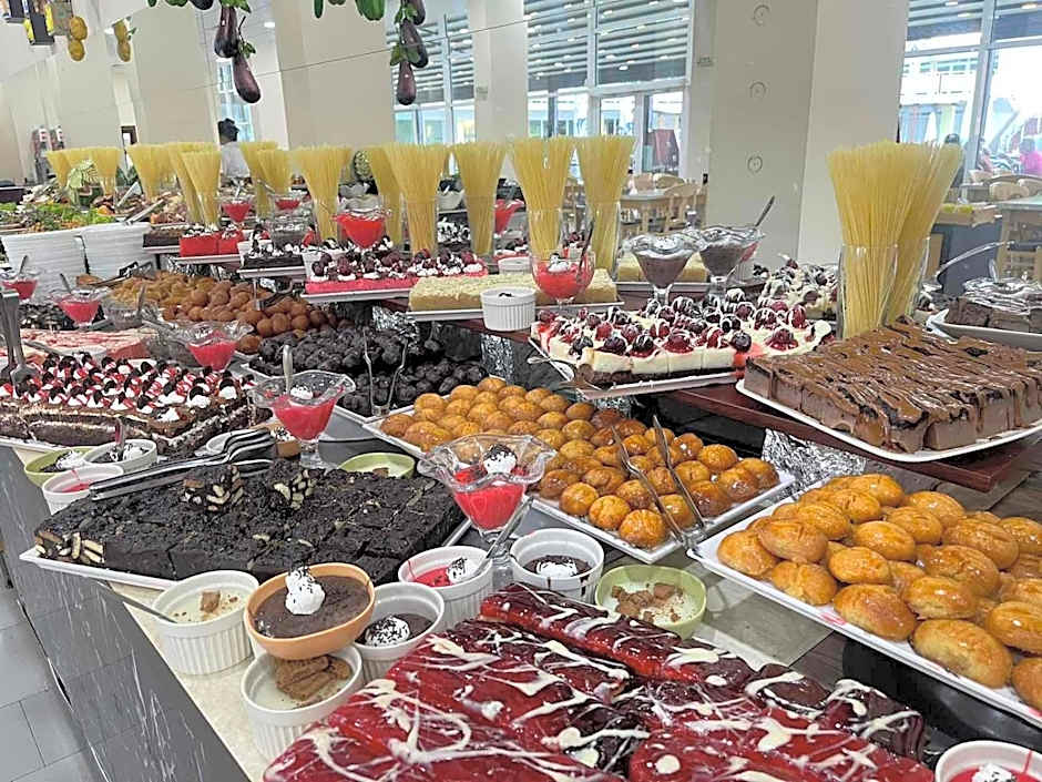 Grand Hotel Nirvana - All Inclusive & Free Beach Access