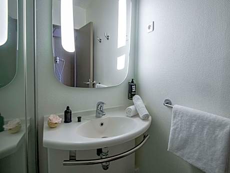 Standard Room with two single beds