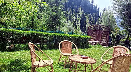 Hotel O Al Ayaan Homestay