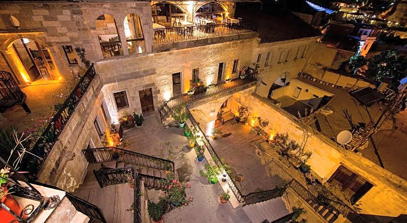 Elegance Cave Suites