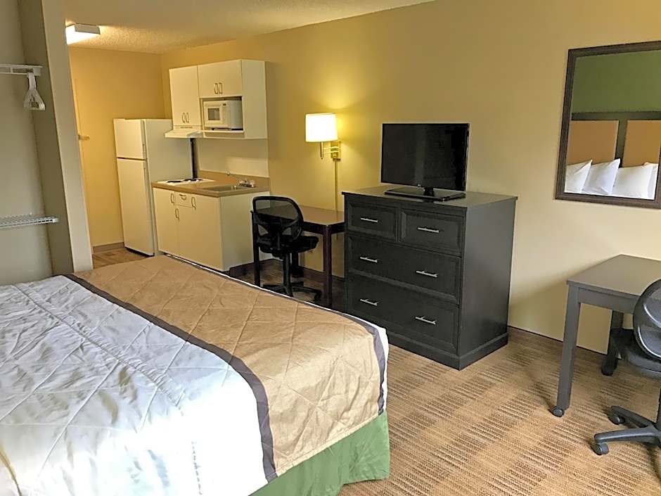 Extended Stay America Select Suites - Detroit - Farmington Hills
