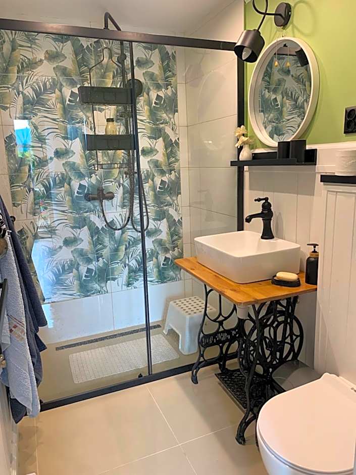 Dom z Sauną i Jacuzzi- na wyłączność lub pokoje