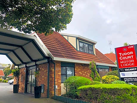 Tudor Court Motor Lodge Hotel