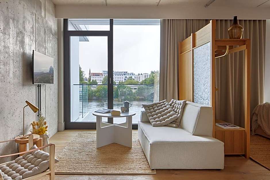 Locke at East Side Gallery