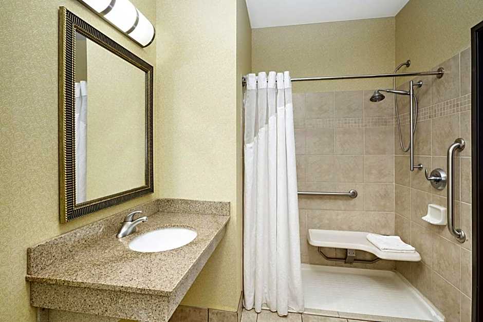 Holiday Inn Express & Suites Verona By IHG