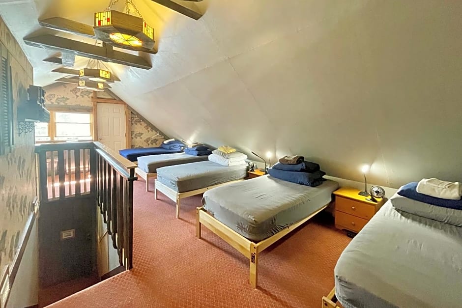 Fireside Inn & Hostel