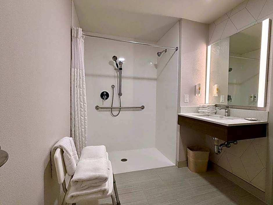Comfort Inn & Suites Sturbridge-Brimfield