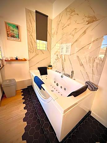 Deluxe One-Bedroom Apartment