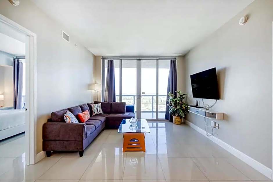 Stunning Penthouse Suite Waterfront 2BD 2BA