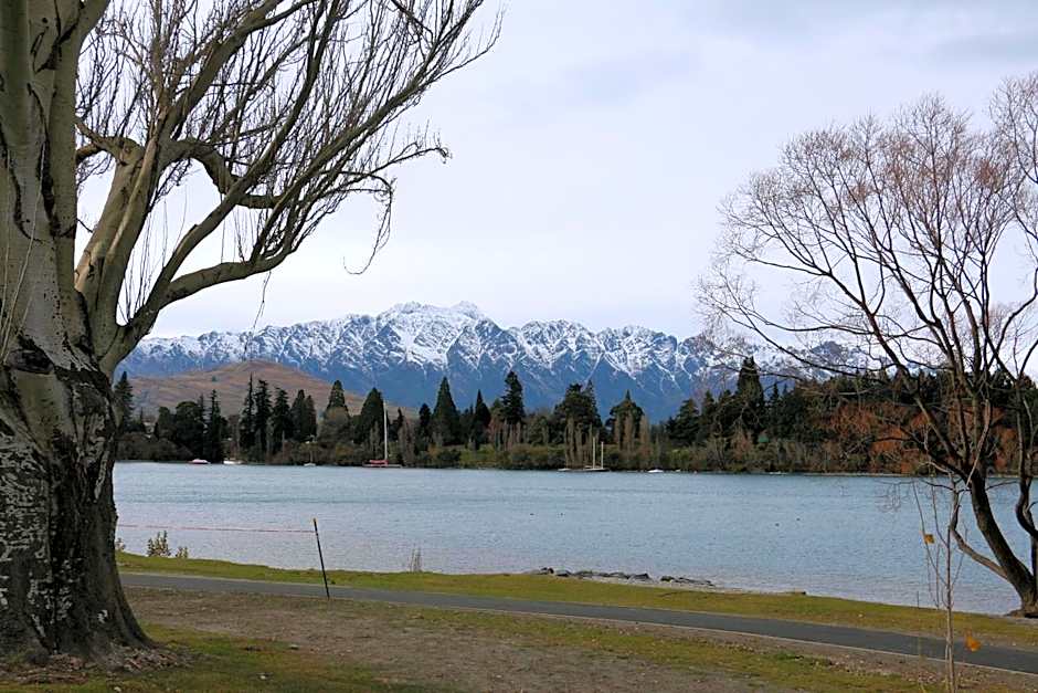 Lakeside Motel