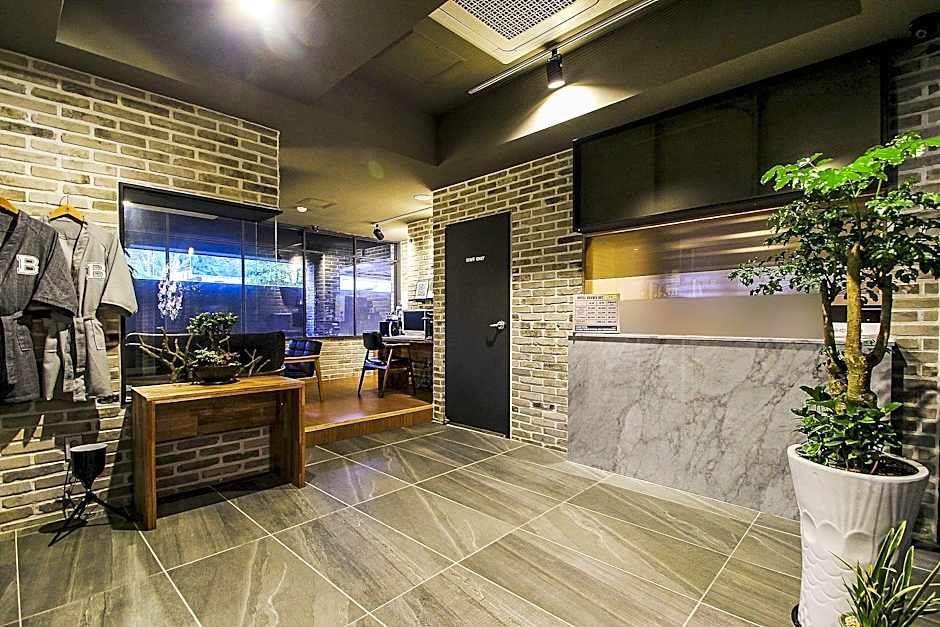 Brown Dot Hotel